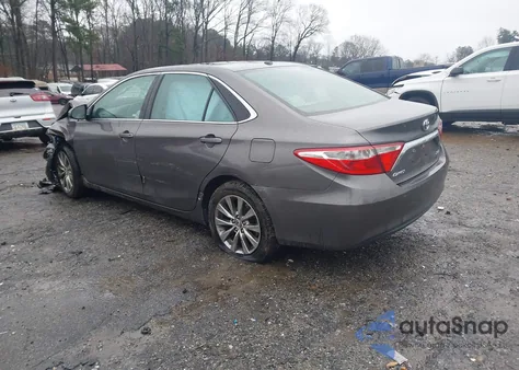 2015 Toyota Camry Xle z USA, uszkodzony, nr VIN 4T1BF1FK5FU493113